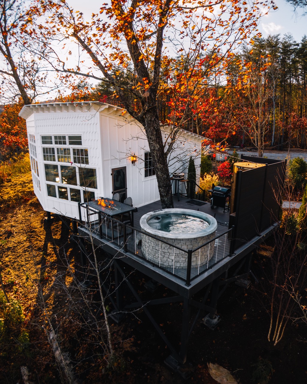 Arhaus Treehaus - Bolt Farm Treehouse